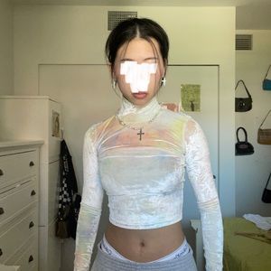 y2k Velvet wilfred free aritzia angel long sleeve crop shirt 🎨